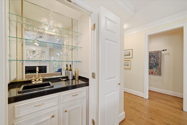 3 Martin Lane, Spring Valley Village, TX 77055