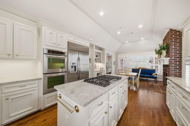 3 Martin Lane, Spring Valley Village, TX 77055