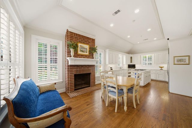 3 Martin Lane, Spring Valley Village, TX 77055