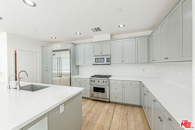 12883 Runway Road 2, Los Angeles, CA 90094