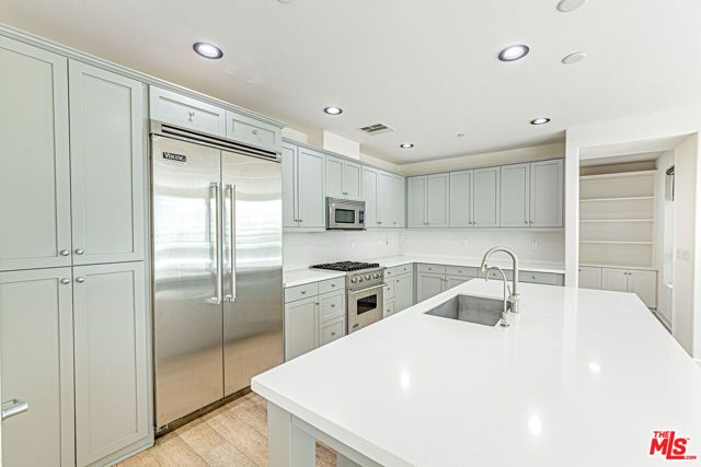 12883 Runway Road 2, Los Angeles, CA 90094