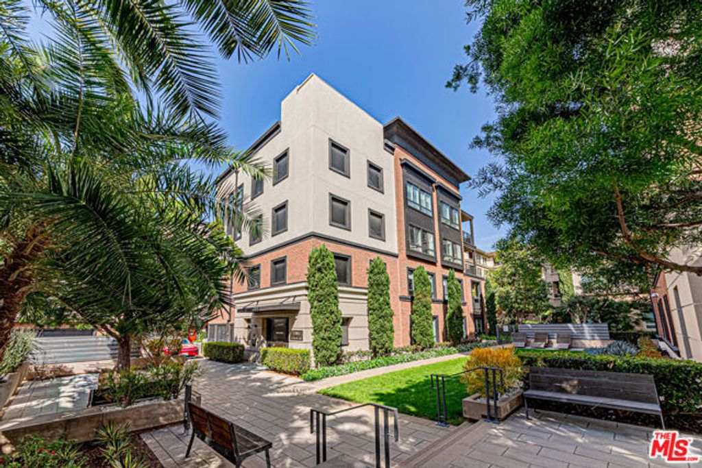 12883 Runway Road 2, Los Angeles, CA 90094
