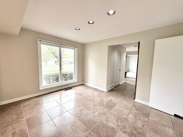 206 Julie Drive, Kankakee, IL 60901