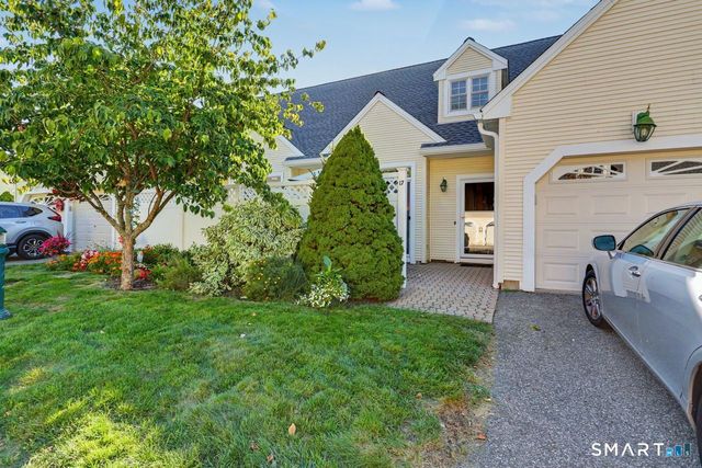 17 Southwick Court North 17, Milford, CT 06461