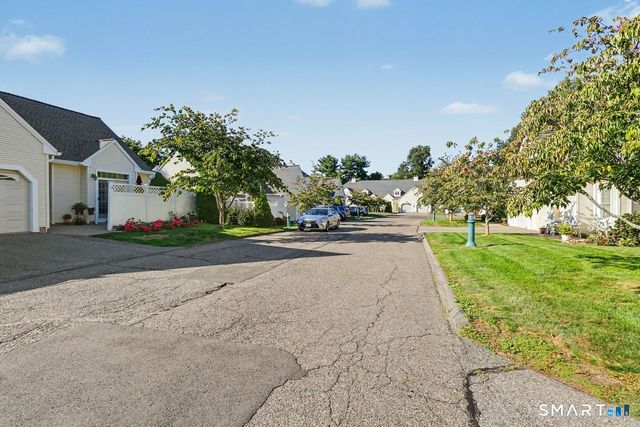 17 Southwick Court North 17, Milford, CT 06461