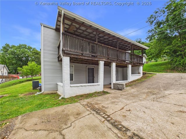 2538 3rd Avenue, Nitro, WV 25143