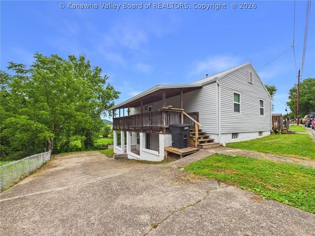 2538 3rd Avenue, Nitro, WV 25143