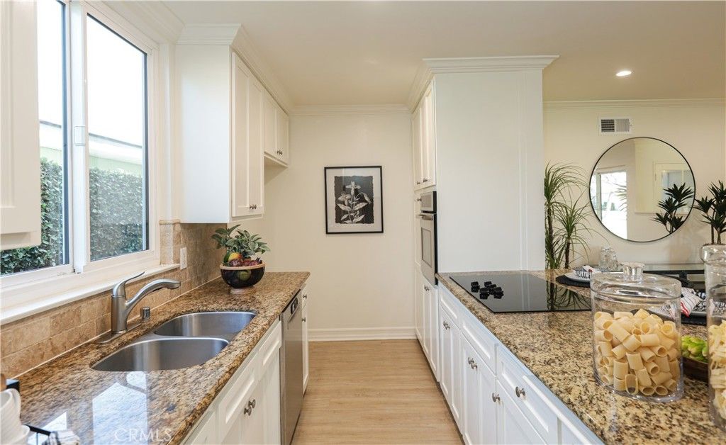 Image 9 of property listing at 3230 Washington Avenue, Costa Mesa, CA 92626