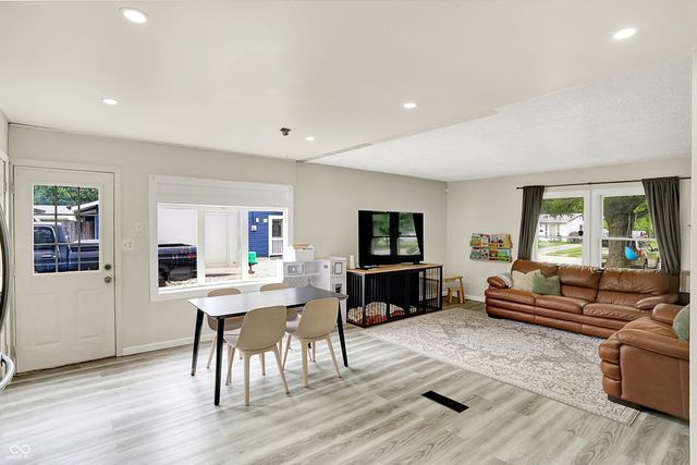 305 Hollybrook Drive, New Whiteland, IN 46184