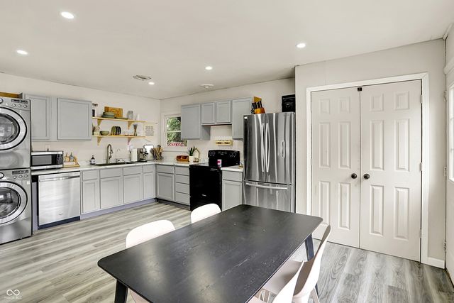 305 Hollybrook Drive, New Whiteland, IN 46184