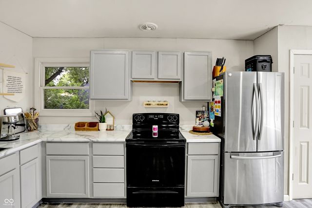 305 Hollybrook Drive, New Whiteland, IN 46184