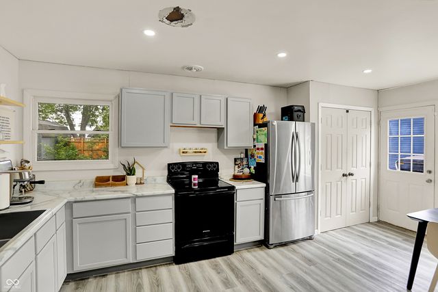 305 Hollybrook Drive, New Whiteland, IN 46184