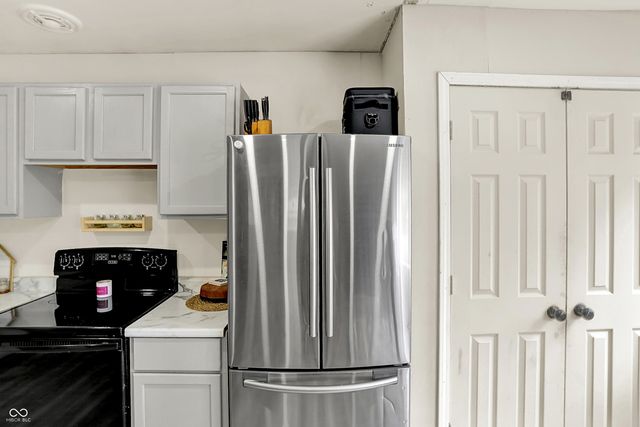 305 Hollybrook Drive, New Whiteland, IN 46184