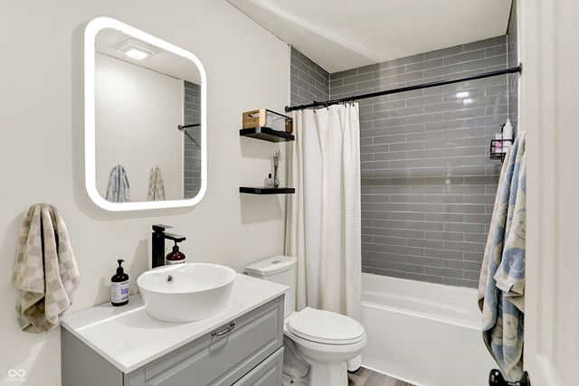 305 Hollybrook Drive, New Whiteland, IN 46184