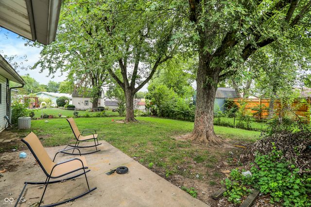 305 Hollybrook Drive, New Whiteland, IN 46184