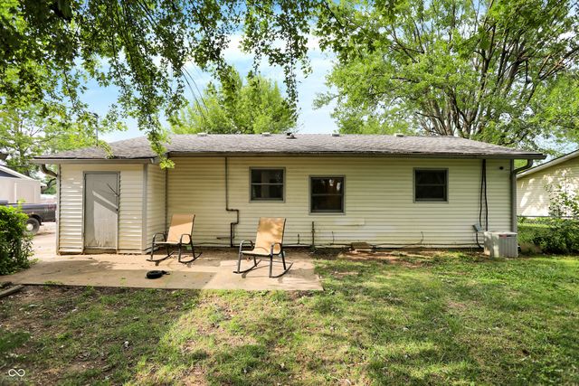 305 Hollybrook Drive, New Whiteland, IN 46184