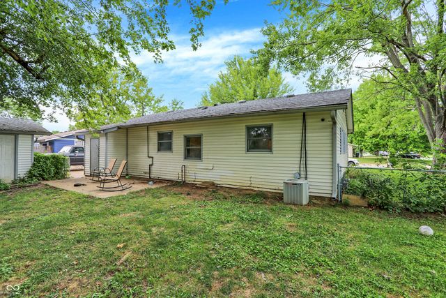 305 Hollybrook Drive, New Whiteland, IN 46184