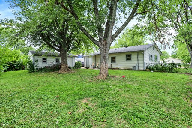 305 Hollybrook Drive, New Whiteland, IN 46184