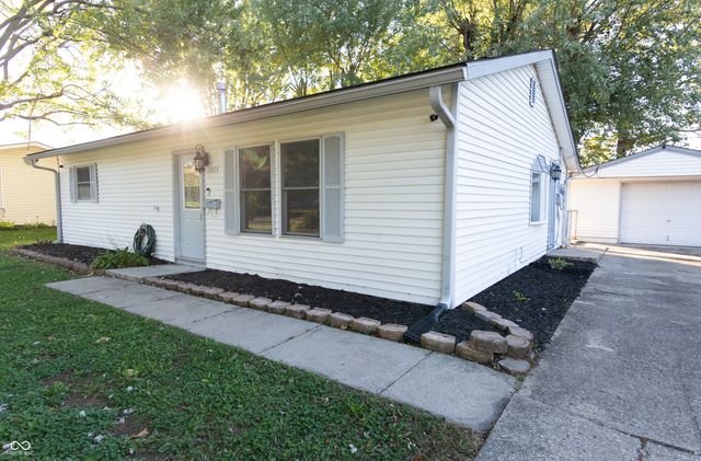 305 Hollybrook Drive, New Whiteland, IN 46184