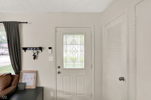 305 Hollybrook Drive, New Whiteland, IN 46184