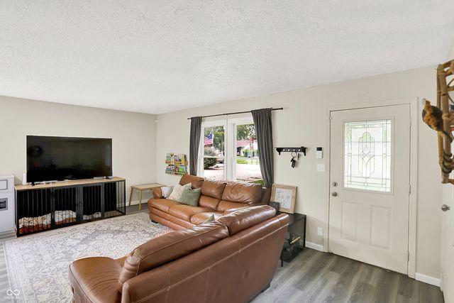 305 Hollybrook Drive, New Whiteland, IN 46184