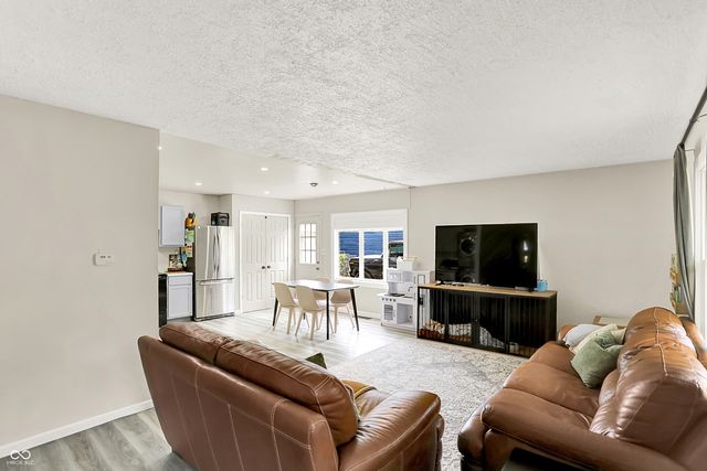 305 Hollybrook Drive, New Whiteland, IN 46184