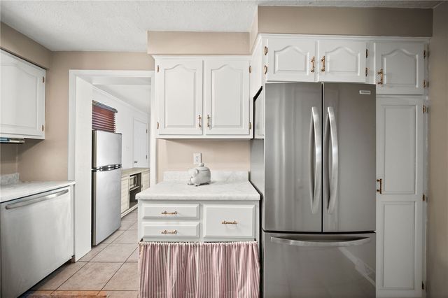 2079 Spring Valley Rd, Scott Twp, PA 15243