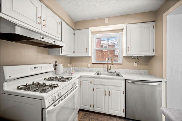 2079 Spring Valley Rd, Scott Twp, PA 15243