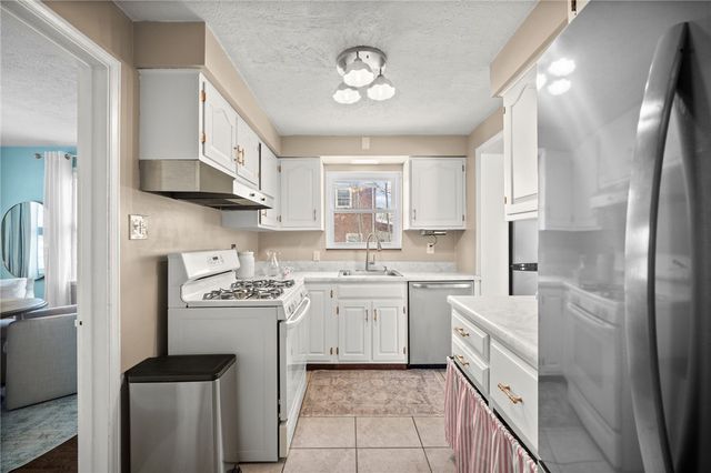 2079 Spring Valley Rd, Scott Twp, PA 15243