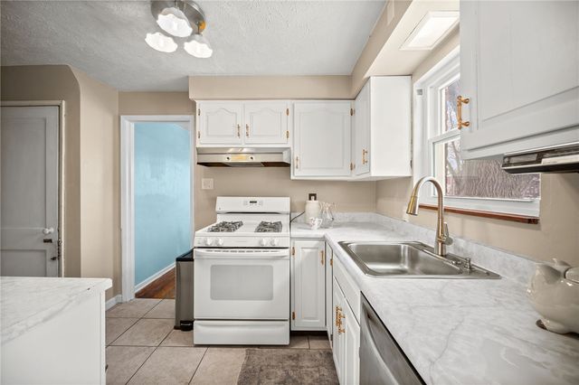 2079 Spring Valley Rd, Scott Twp, PA 15243