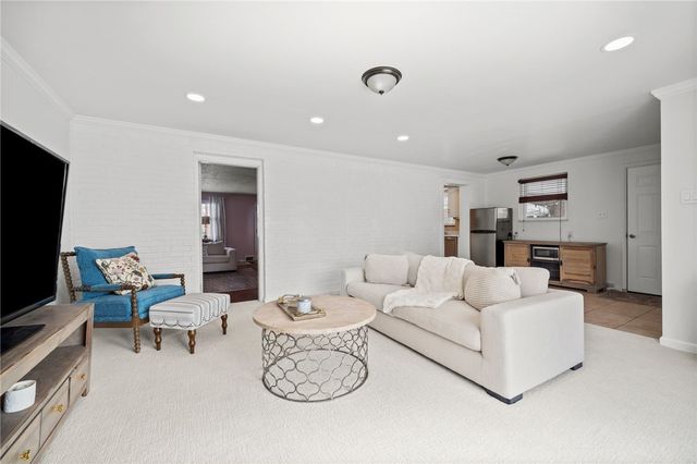 2079 Spring Valley Rd, Scott Twp, PA 15243