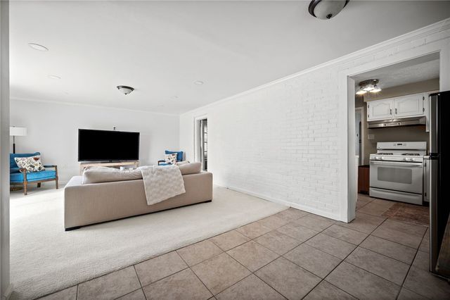 2079 Spring Valley Rd, Scott Twp, PA 15243