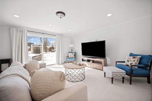 2079 Spring Valley Rd, Scott Twp, PA 15243