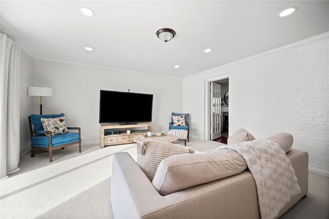 2079 Spring Valley Rd, Scott Twp, PA 15243