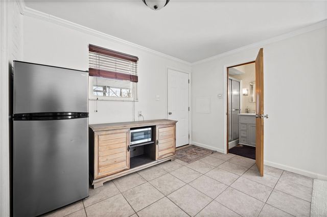 2079 Spring Valley Rd, Scott Twp, PA 15243