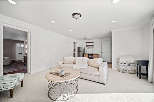 2079 Spring Valley Rd, Scott Twp, PA 15243