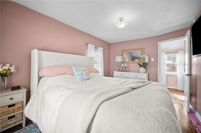 2079 Spring Valley Rd, Scott Twp, PA 15243