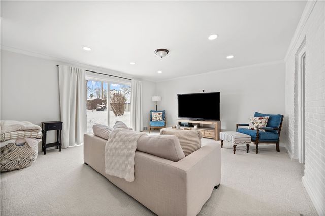 2079 Spring Valley Rd, Scott Twp, PA 15243