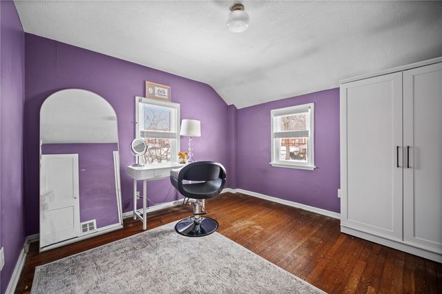 2079 Spring Valley Rd, Scott Twp, PA 15243