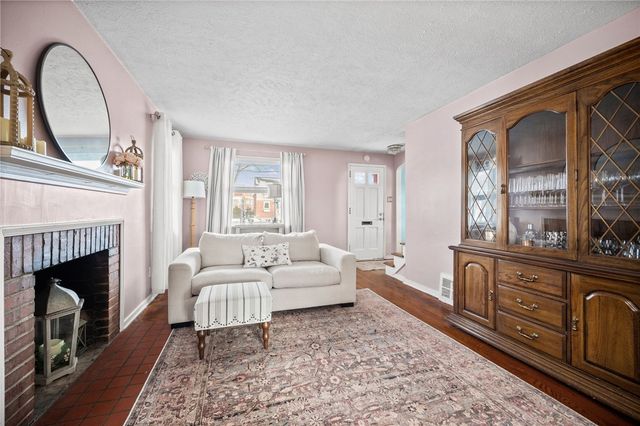 2079 Spring Valley Rd, Scott Twp, PA 15243