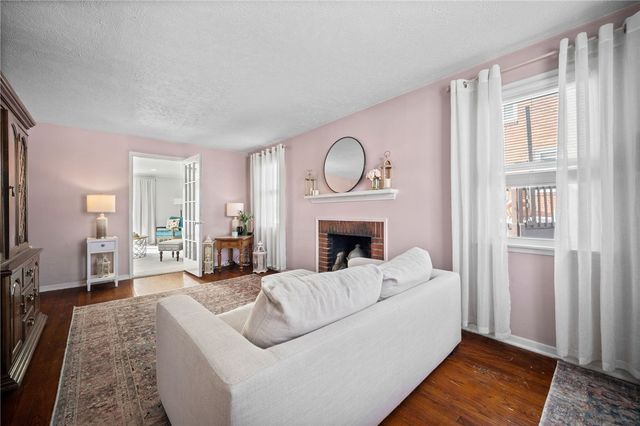 2079 Spring Valley Rd, Scott Twp, PA 15243