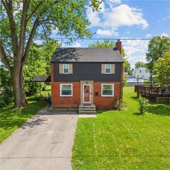 2079 Spring Valley Rd, Scott Twp, PA 15243