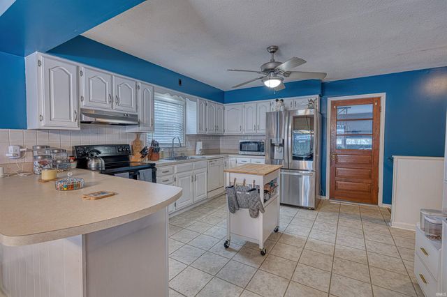 301 Springhaven Drive, Evansville, IN 47710