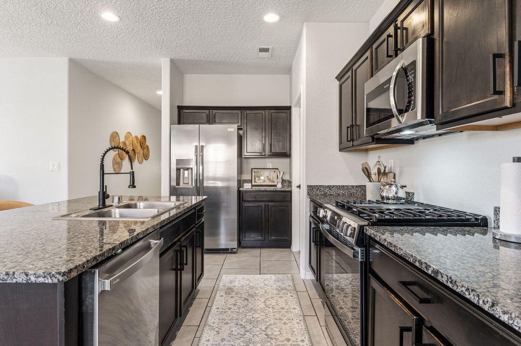 Image 12 of property listing at 4161 Skyline Loop NE, Rio Rancho, NM 87144