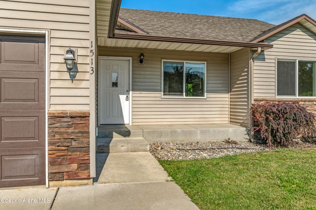 1513 N MOONSTONE ST, Post Falls, ID 83854