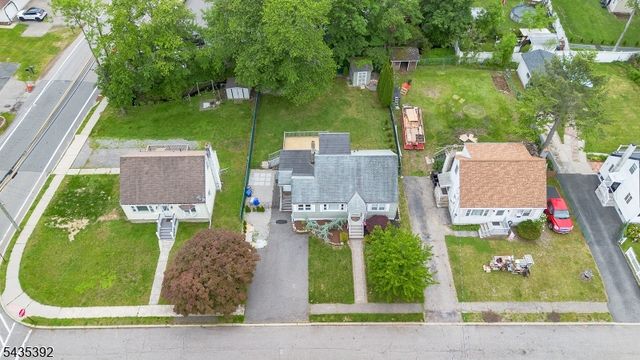 3 Roy Ave, Bloomingdale Boro, NJ 07403