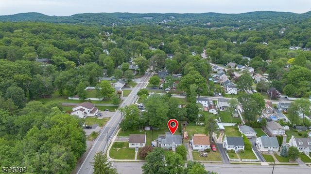 3 Roy Ave, Bloomingdale Boro, NJ 07403