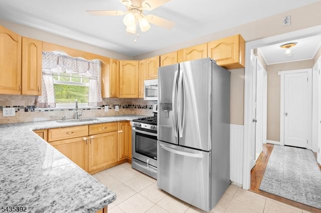 3 Roy Ave, Bloomingdale Boro, NJ 07403