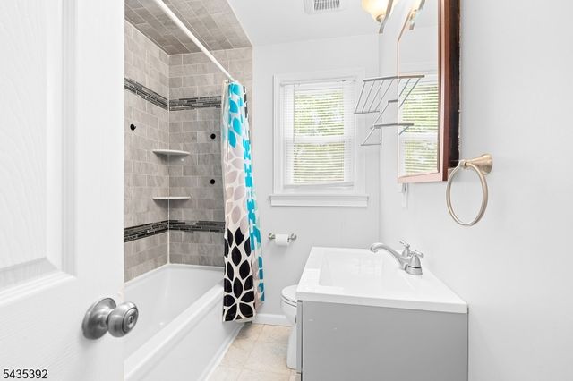 3 Roy Ave, Bloomingdale Boro, NJ 07403