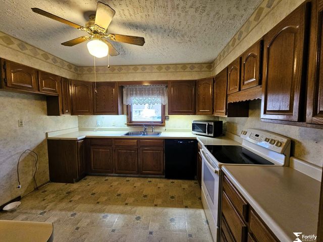 1017 K Street, Geneva, NE 68361